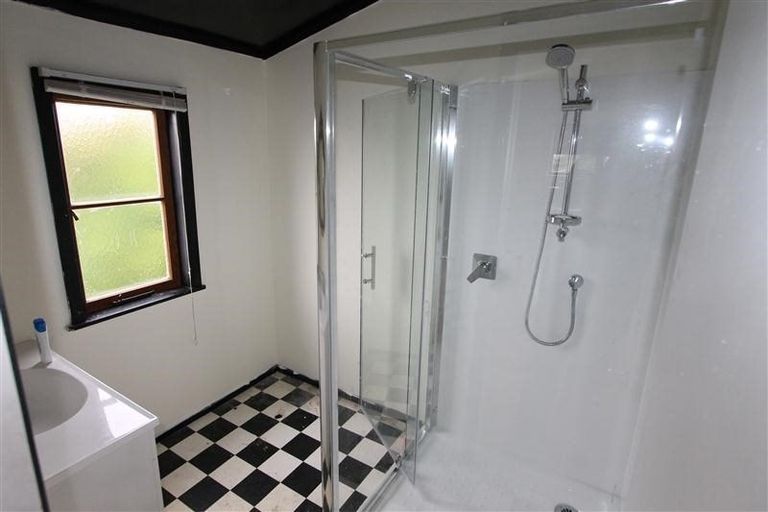 Photo of property in 27 Glenview Road, Glen Eden, Auckland, 0602