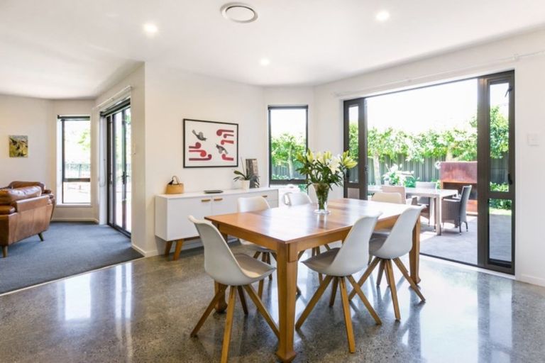 Photo of property in 22 Fairview Place, Havelock North, 4130