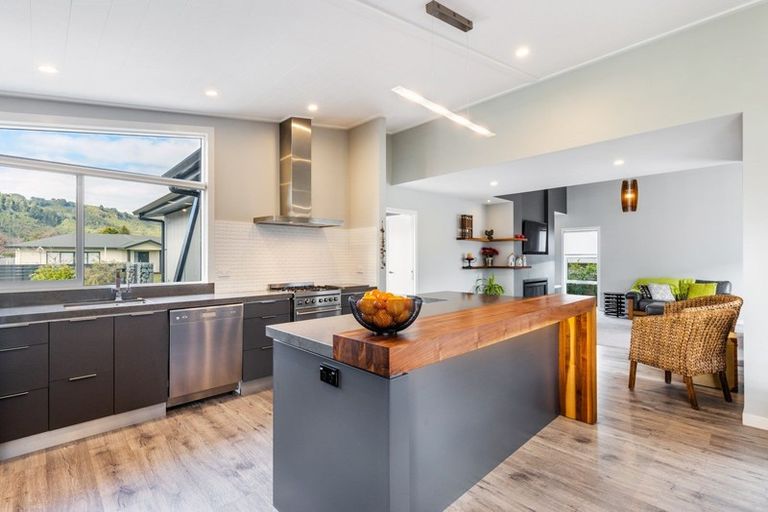 Photo of property in 18 Lakemere Way, Kinloch, Taupo, 3377