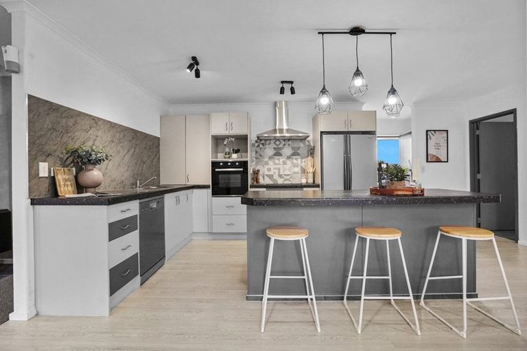 Photo of property in 109 Farnborough Drive, Grandview Heights, Hamilton, 3200