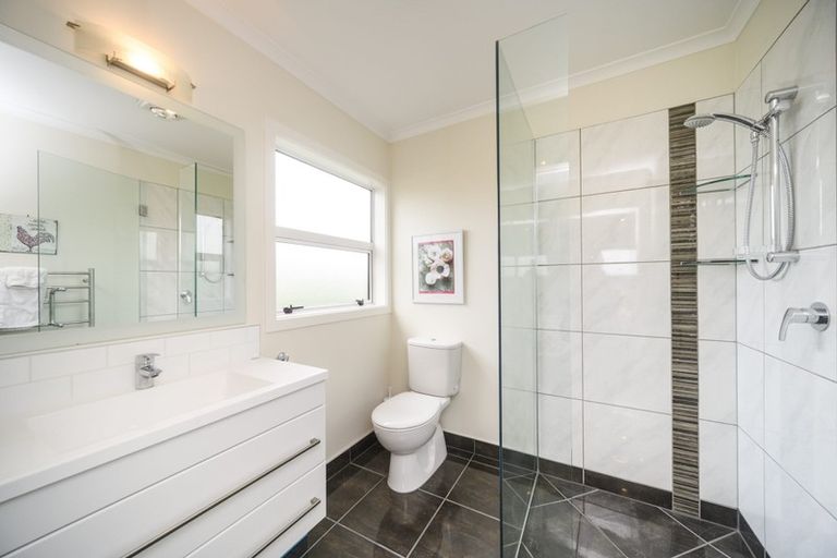 Photo of property in 20 Lorenzo Place, Kelvin Grove, Palmerston North, 4414