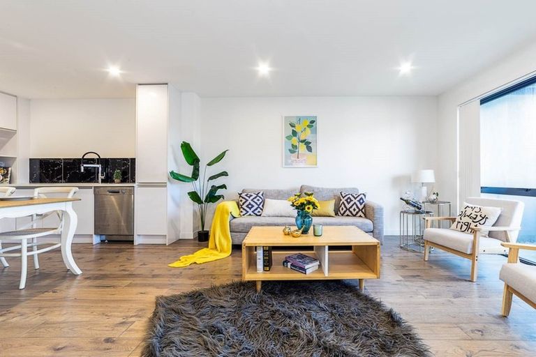 Photo of property in 20 Peony Mews, Oteha, Auckland, 0632