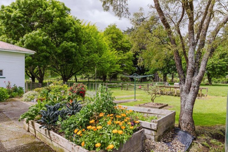 Photo of property in 300 Hinemoa Valley Road, Kaitawa, Pahiatua, 4981