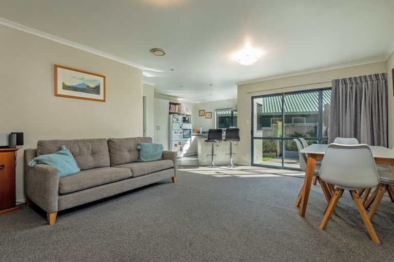 Photo of property in 3 Abby Road, Fitzherbert, Palmerston North, 4410