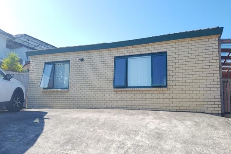 Photo of property in 1 Mackwell Road, Fairview Heights, Auckland, 0632