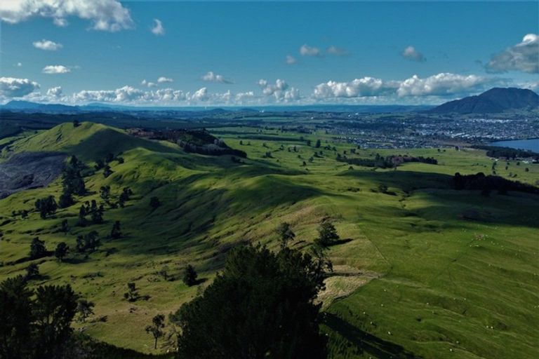 Photo of property in 40 Trig Hill, Acacia Bay, Taupo, 3385