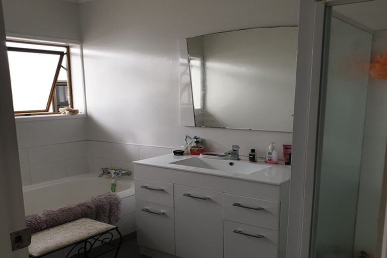 Photo of property in 19 Sandspit Road, Waiuku, 2123