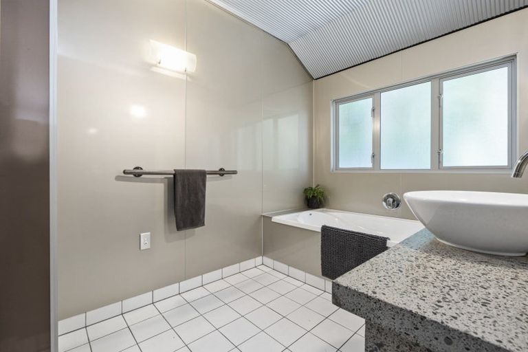 Photo of property in 18 Saint James Drive, Huntington, Hamilton, 3210