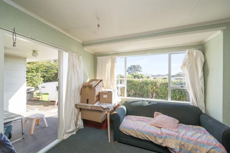 Photo of property in 13 Hughson Place, Opunake, 4616