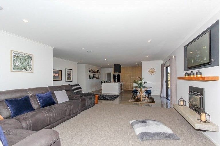 Photo of property in 5a Tupuhi Place, Highlands Park, New Plymouth, 4312