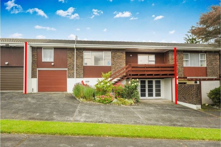 Photo of property in 2/4210a Great North Road, Glendene, Auckland, 0602