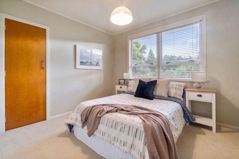 Photo of property in 60 Taipari Road, Te Atatu Peninsula, Auckland, 0610