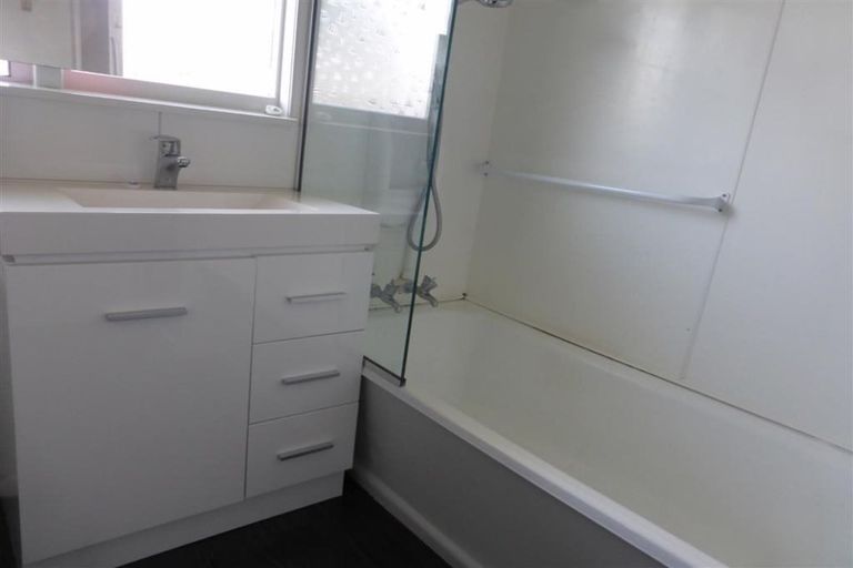 Photo of property in 2/7a Curletts Road, Sockburn, Christchurch, 8042