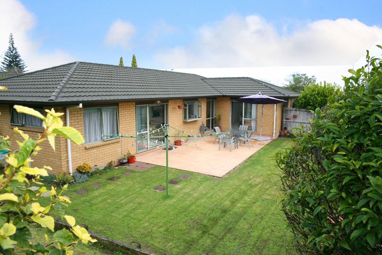 Photo of property in 8 Matilda Place, Weymouth, Auckland, 2103