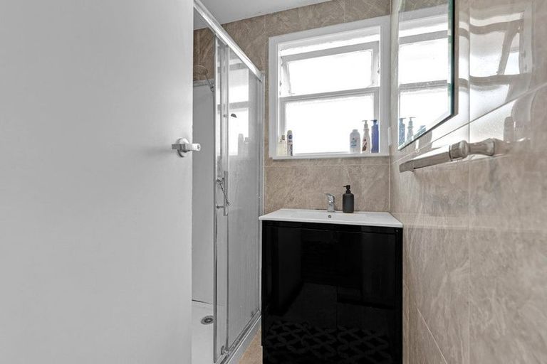 Photo of property in 5 Dulcie Place, Red Hill, Papakura, 2110