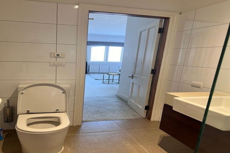 Photo of property in 8 Central Terrace, Kelburn, Wellington, 6012