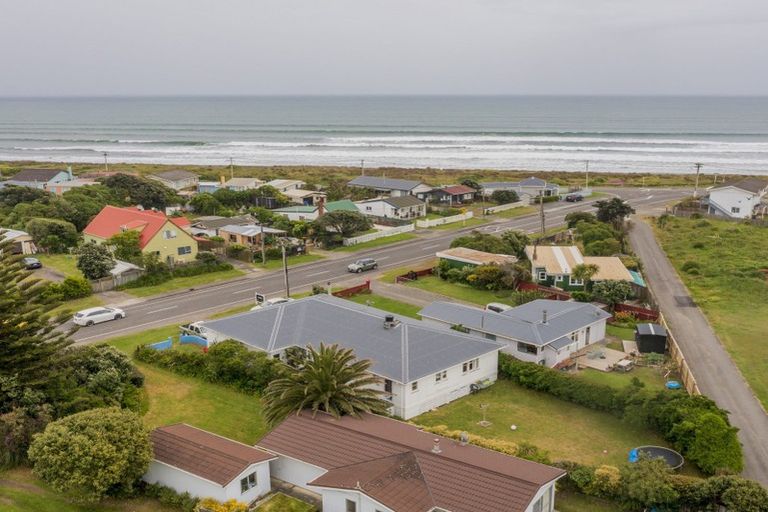 Photo of property in 10 Rangiuru Road, Otaki Beach, Otaki, 5512