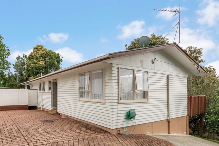 Photo of property in 29 Cron Avenue, Te Atatu South, Auckland, 0610