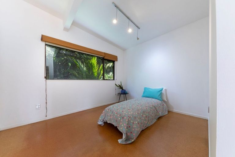 Photo of property in 40 Lone Kauri Road, Karekare, New Lynn, 0772