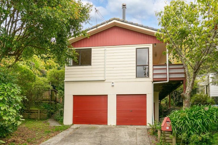 Photo of property in 3 Sasanqua Way, Crofton Downs, Wellington, 6035