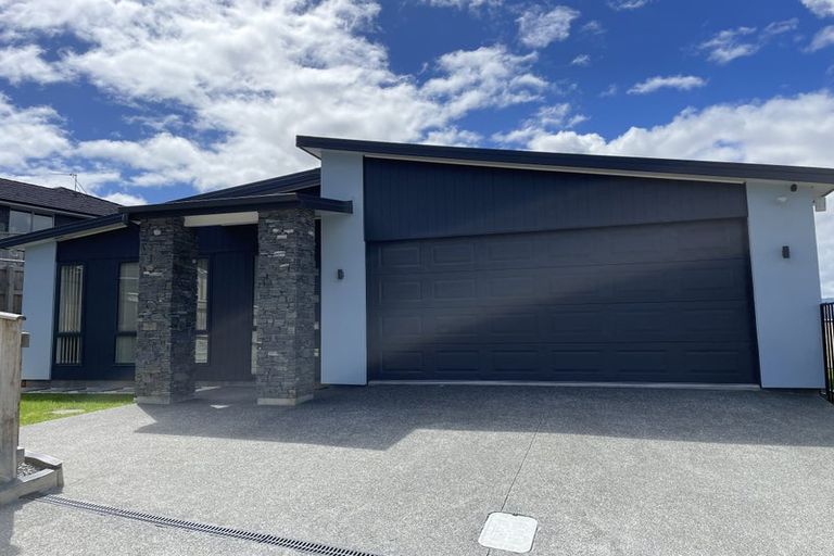 Photo of property in 11 Topsail Way, Whitby, Porirua, 5024