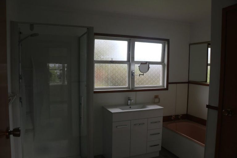 Photo of property in 24 Hepburn Road, Glendene, Auckland, 0602