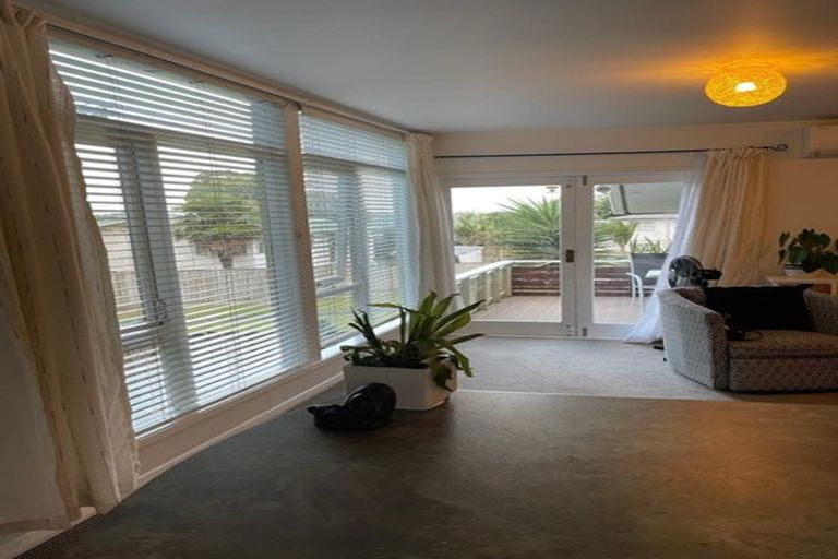 Photo of property in 13 Rickards Place, New Lynn, Auckland, 0600