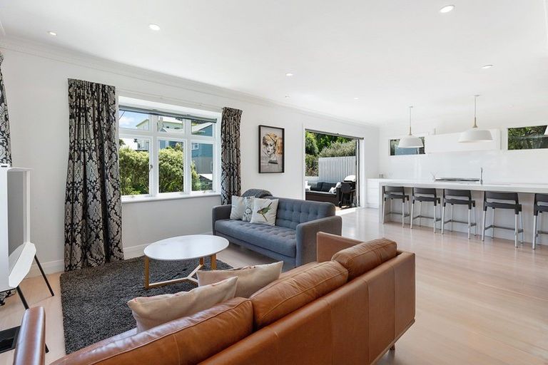 Photo of property in 33 Nevay Road, Miramar, Wellington, 6022