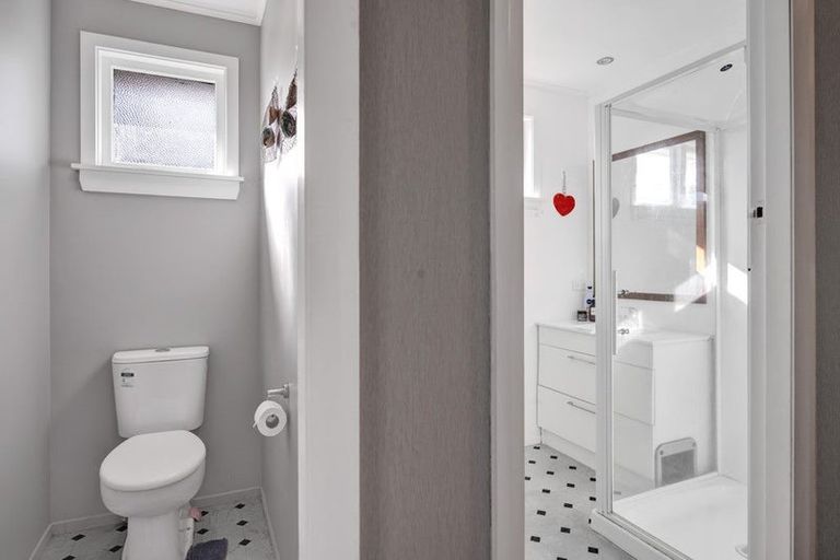 Photo of property in 6 Brookes Terrace, Waitara, 4320