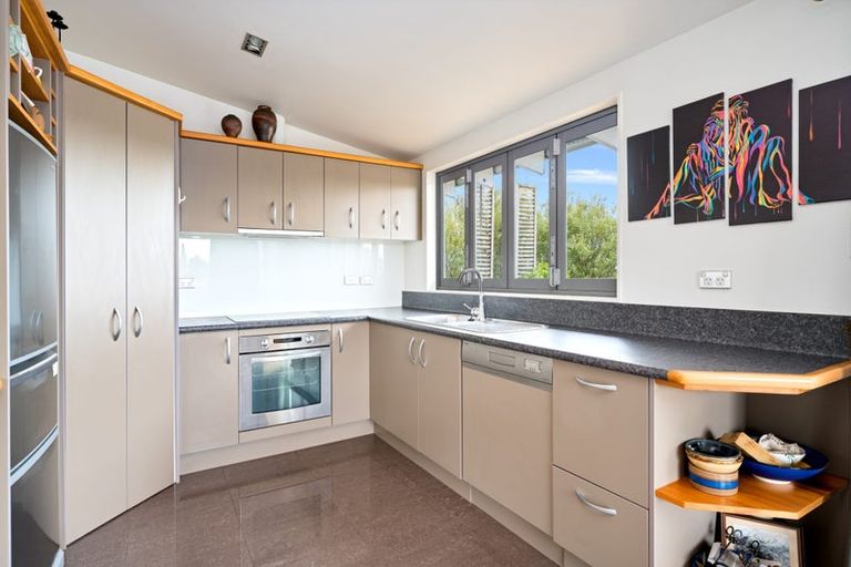 Photo of property in 1 Cron Avenue, Te Atatu South, Auckland, 0610