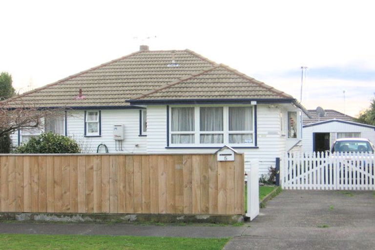 Photo of property in 5 Tilbury Avenue, Hokowhitu, Palmerston North, 4410
