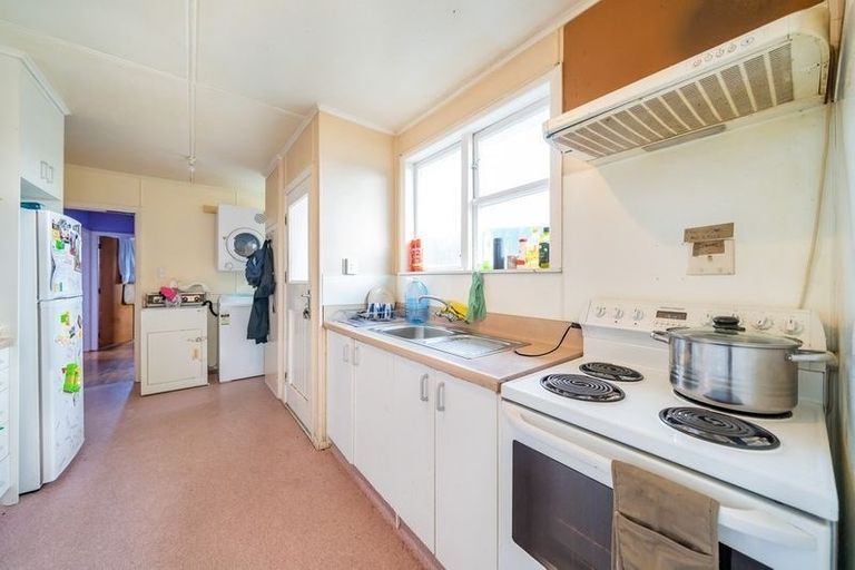 Photo of property in 6 Worcester Place, Cannons Creek, Porirua, 5024