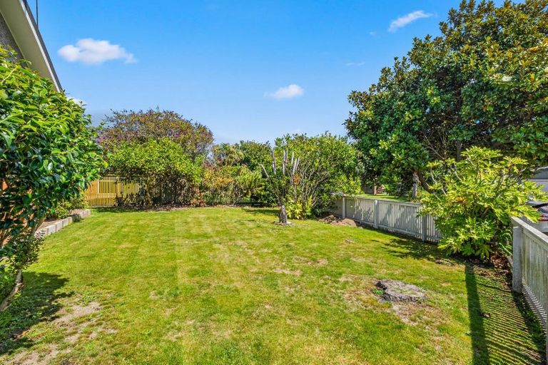 Photo of property in 214 Te Moana Road, Waikanae, 5036