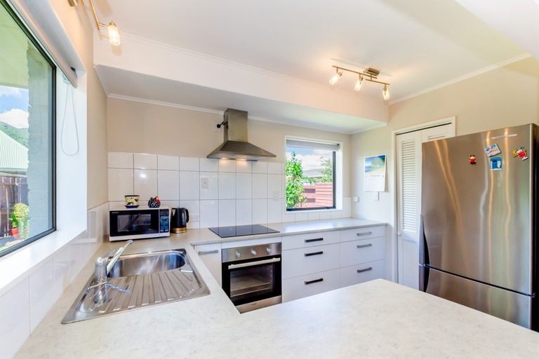 Photo of property in 7b Awanui Drive, Waikanae, 5036