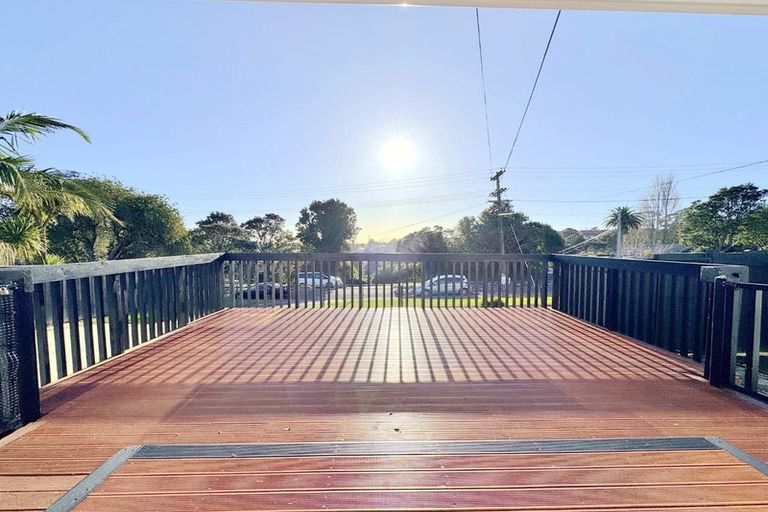 Photo of property in 101 Sunnyside Road, Sunnyvale, Auckland, 0612