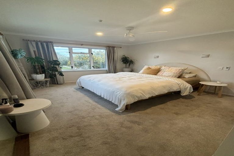 Photo of property in 14 Turakina Street, Merrilands, New Plymouth, 4312