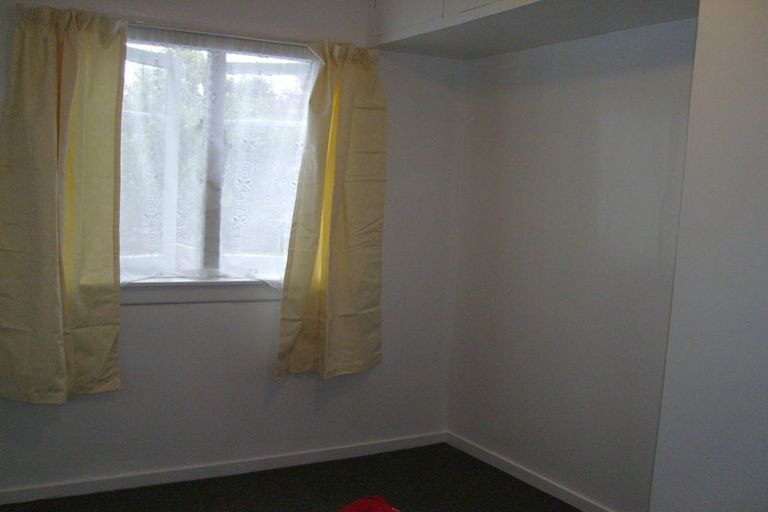 Photo of property in 1/12 Hinekohu Street, New Lynn, Auckland, 0600