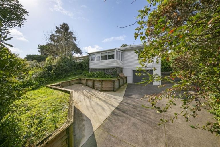 Photo of property in 201 Edmonton Road, Te Atatu South, Auckland, 0610