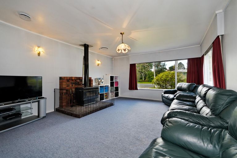 Photo of property in 97 Godley Road, Green Bay, Auckland, 0604