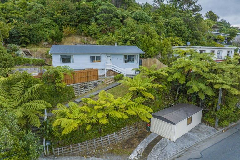 Photo of property in 165 Miromiro Road, Normandale, Lower Hutt, 5010