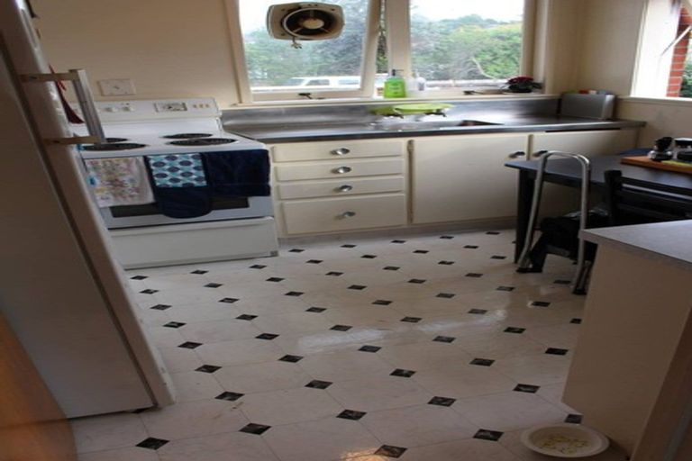 Photo of property in 2/34 Chartwell Avenue, Glenfield, Auckland, 0629