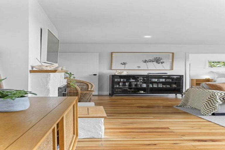 Photo of property in 37 Mcfarlane Street, Oakura, 4314