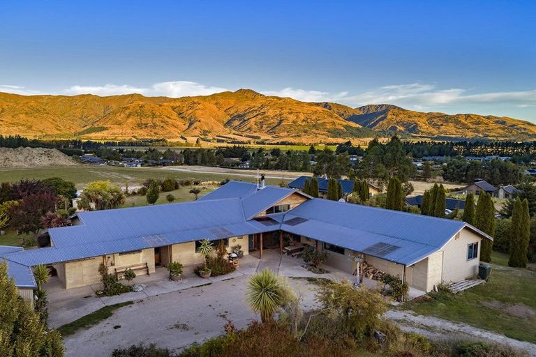 Photo of property in 28 Moraine Terrace, Lake Hawea, 9382