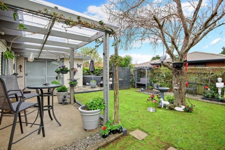 Photo of property in 6 Lushington Place, Huntington Park, Auckland, 2013