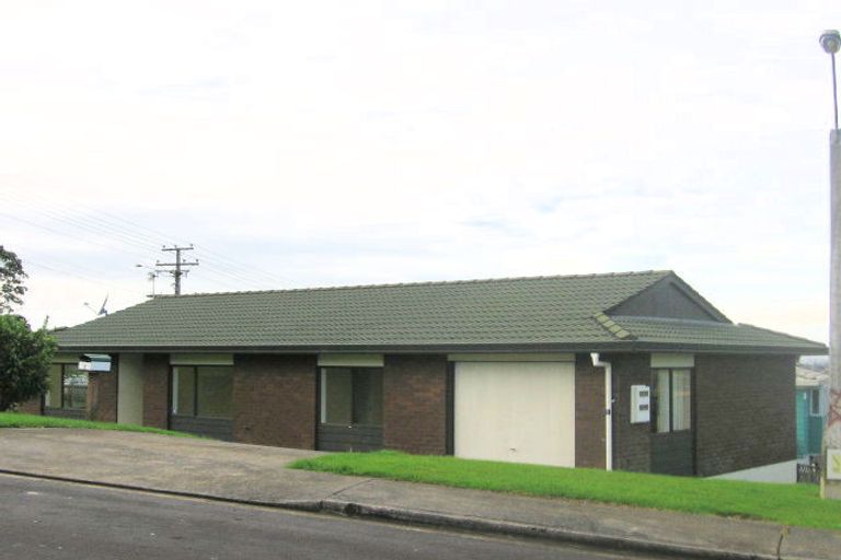 Photo of property in 2 Faram Place, Massey, Auckland, 0614