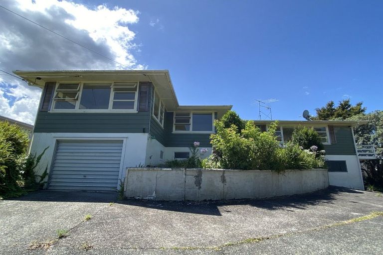 Photo of property in 42 Divich Avenue, Te Atatu South, Auckland, 0610