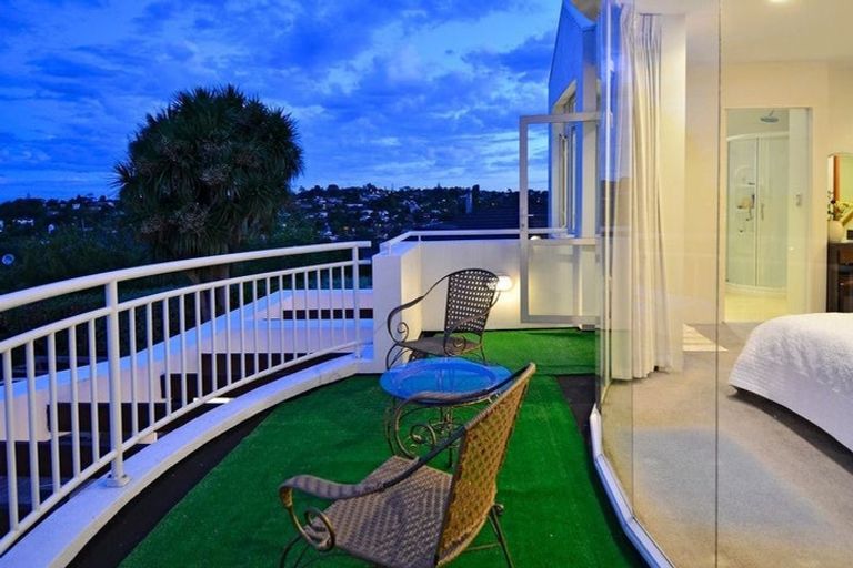 Photo of property in 34 King Richard Place, Browns Bay, Auckland, 0630