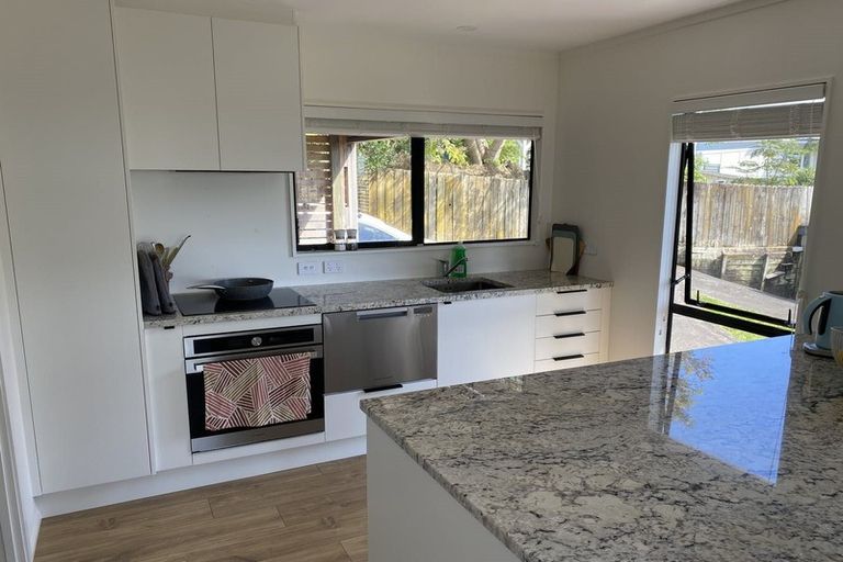 Photo of property in 9a Rangatira Road, Birkdale, Auckland, 0626