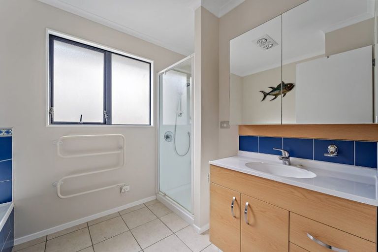 Photo of property in 15 Glenreagh Place, Torbay, Auckland, 0630