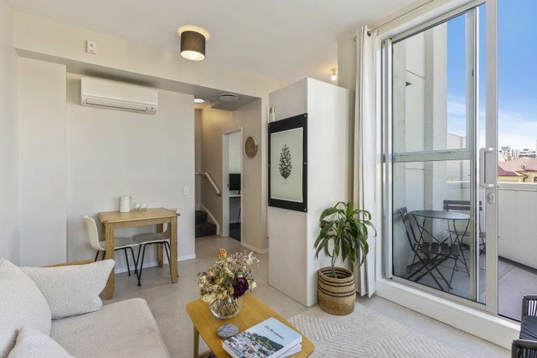 Photo of property in 31 Karo Drive, Te Aro, Wellington, 6011